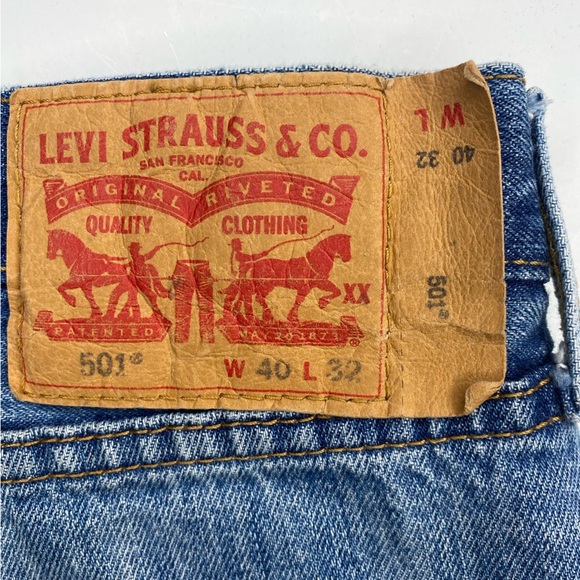 Levi’s 501’s Distressed Sz 40x32 (Measures 40x30) - Picture 7 of 9